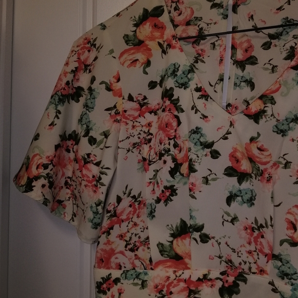 Floral crop blouse - Picture 3 of 6